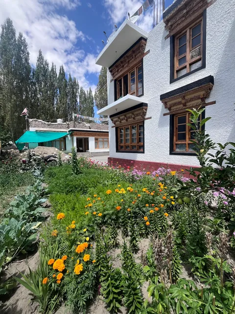 Jig gyas guest House