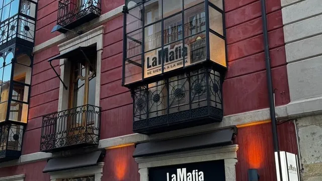 La Mafia se sienta a la mesa