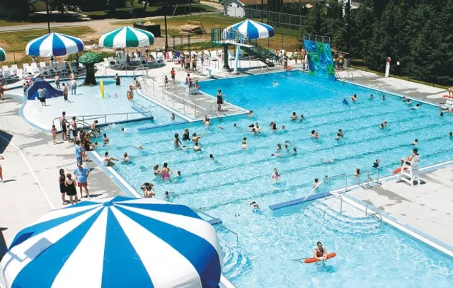 La Crescent Aquatic Center & Swimming Pool