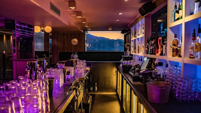 JACKIE | Kitchen & Bar | Val Thorens