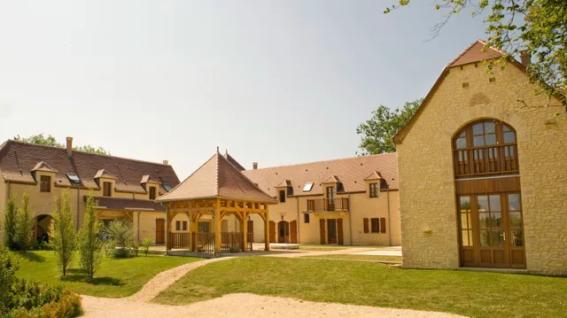 Domaine de Brantome Holiday Rentals by Helen
