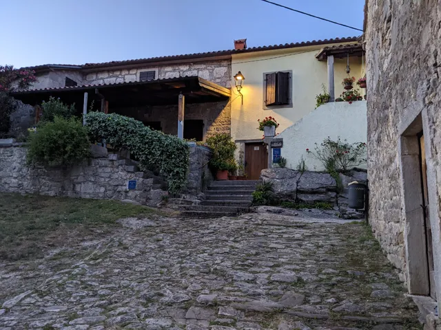 Apartments and Rooms Nela