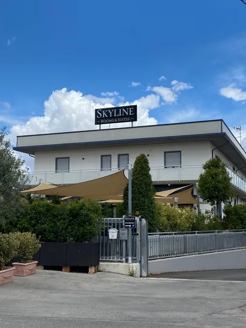 Skyline Rooms & Suites