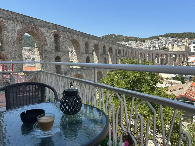 Under the Aqueduct boutique house