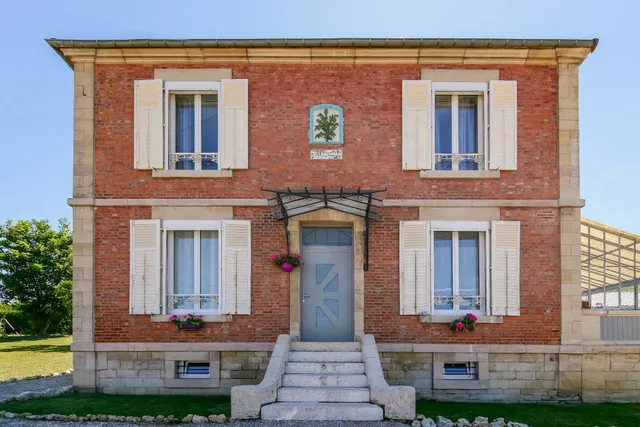 Maison Qui s'y frotte s'y pique