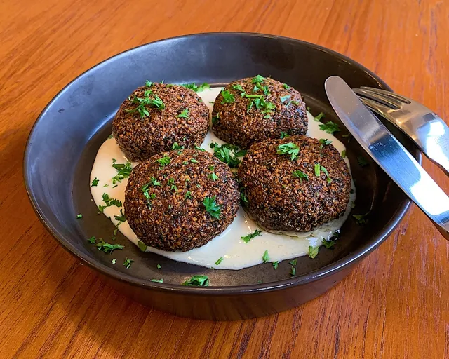 YIAYIA Mediterranean Bowls. Salads. Pitas.