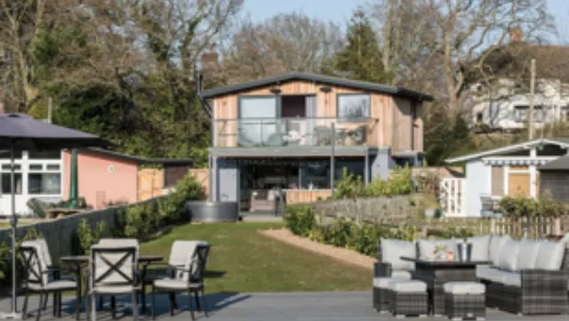 Whispering Reeds Holiday Cottage - BOOK DIRECT