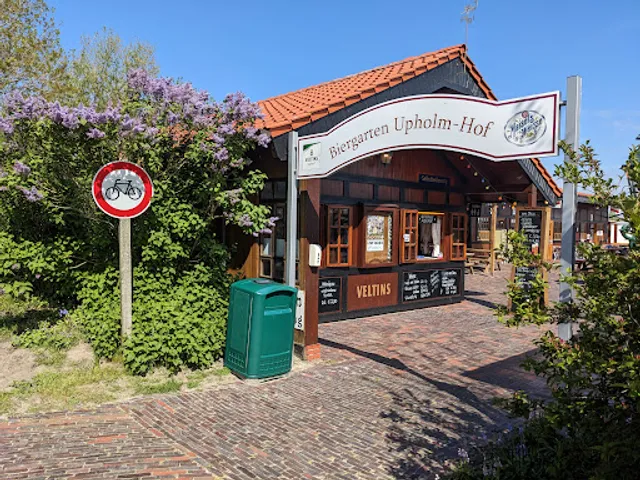 Upholmhof Biergarten mit Imbiss