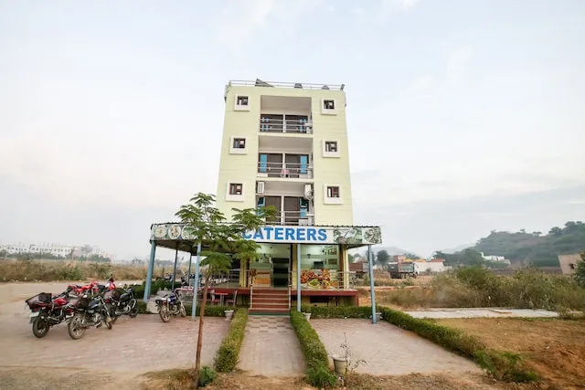 OYO 66988 Royal Park Caterers