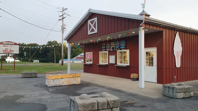 4 S Dairy Barn