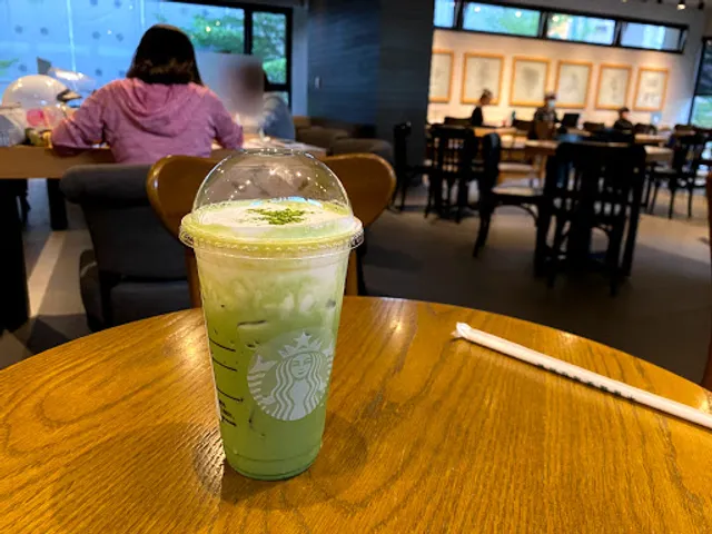 STARBUCKS Xinzhuang Siyuan Shop