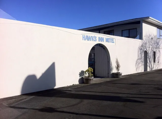 Hawks Inn Motel