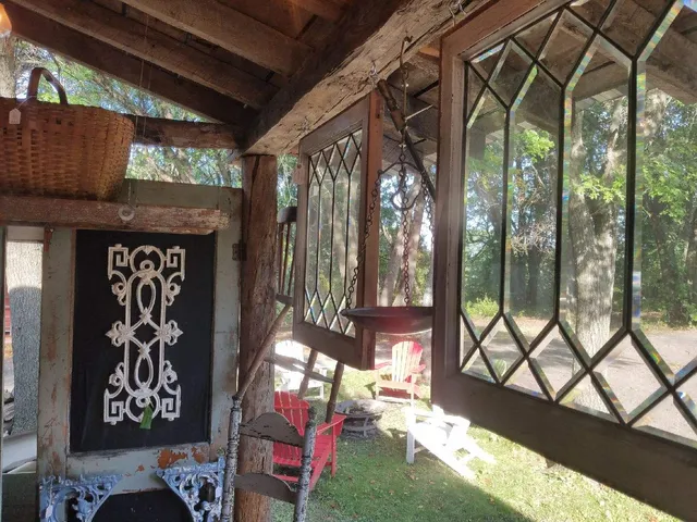 Unique Boutique & Antiques Tour