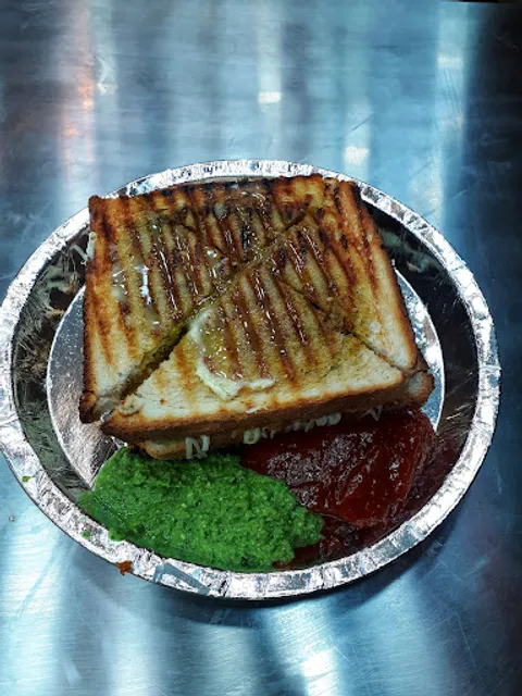 Collegian sandwich &snack