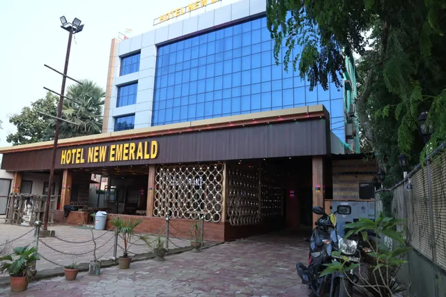 HOTEL NEW EMERALD - TOP RATED LUXURY HOTEL IN KHARAGPUR | FAMILY BAR, RESTAURANT, COMFORTABLE ROOMS, PARKING & 24X7 SERVICE