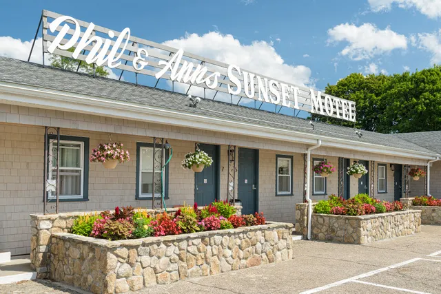 Phil & Ann's Sunset Motel