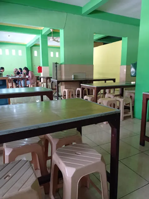 Rumah Makan Rata-Rata