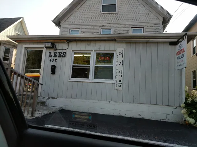 Lee's Oriental Market