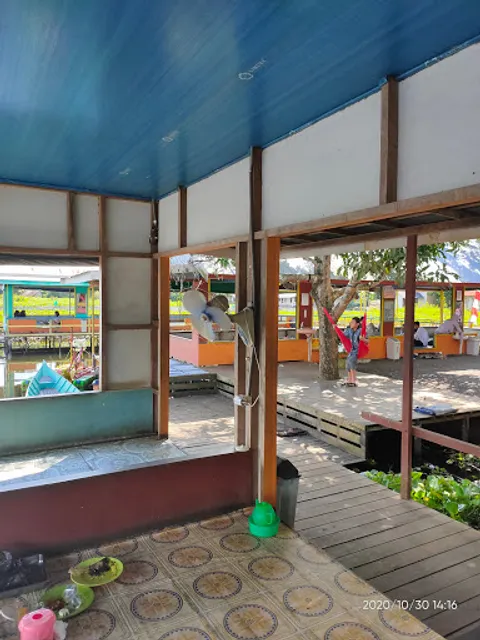 Lesehan Tepi Danau PTP