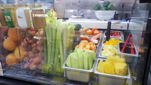Fresh 2 go juice bar and grill