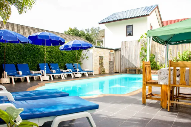 Baan Rosa Bangtao Beach