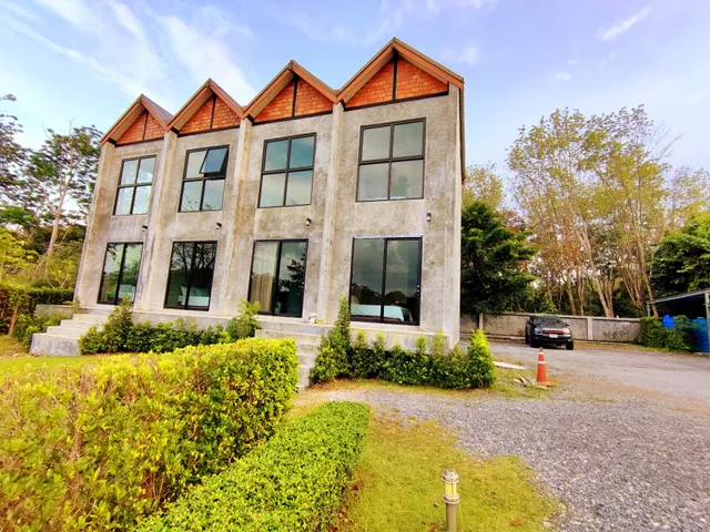 BOOM CAFE AND RESORT