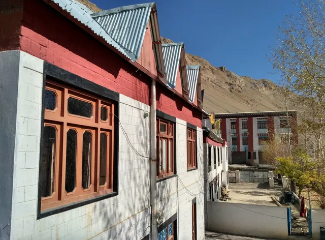 Hotel Khangsar & Restaurant
