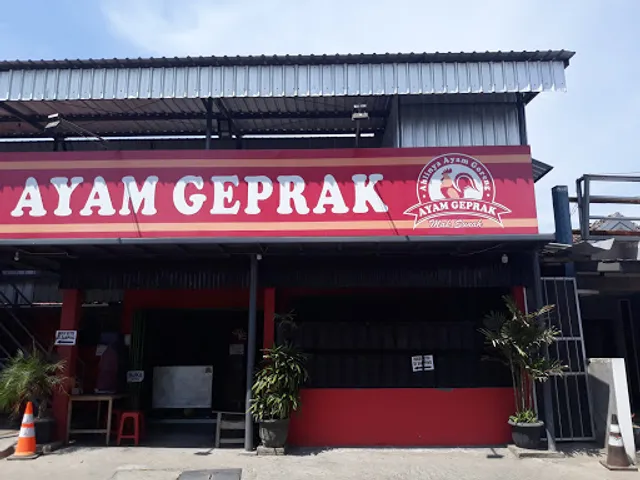 Ayam Geprak Mak Sunah