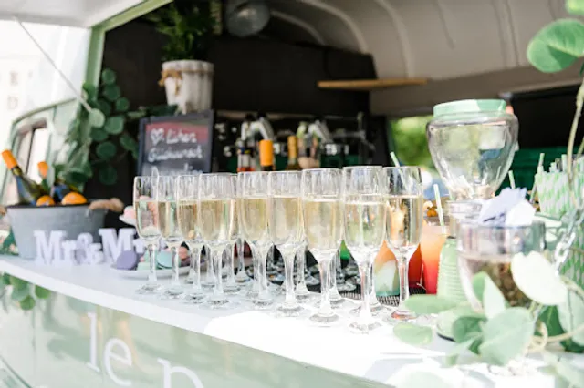 ZEITLOOS Restaurant.Bar und Le Petit -die kleine Fahrbar-