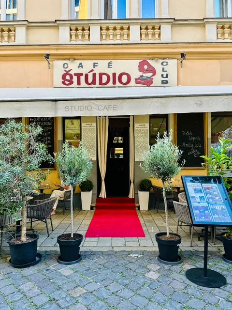 Café Studio Club