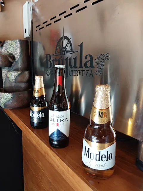 Brújula: Desayunos Café Cerveza