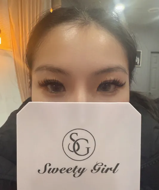 Sweety Girl Eyelashes Extensions