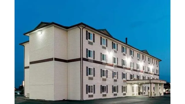 Super 8 by Wyndham Springfield East