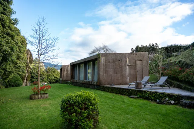 World's Nests Furnas Pods Village