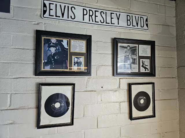 Brandi's World Famous Hot Dogs