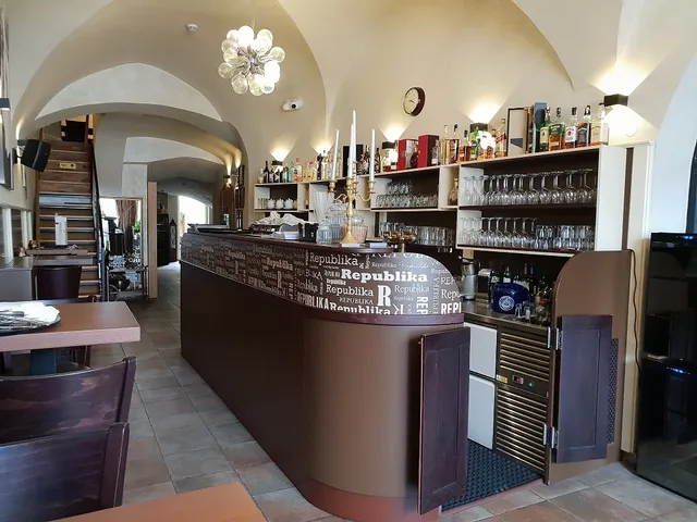 Republika24 – restaurace, club, apartmány, wellness