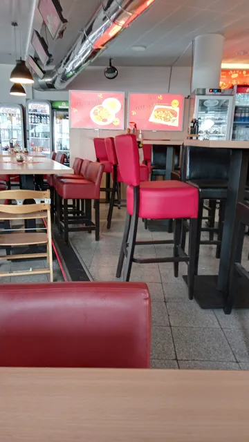 Die Currywurst am Oberbilker Markt