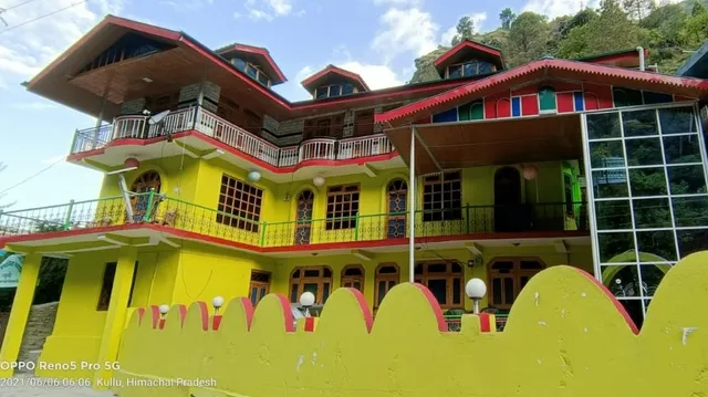 Summer Hill River view home stay