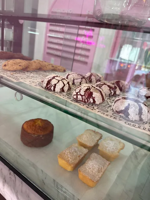 La Bizcotela Camelinas, Repostería Café