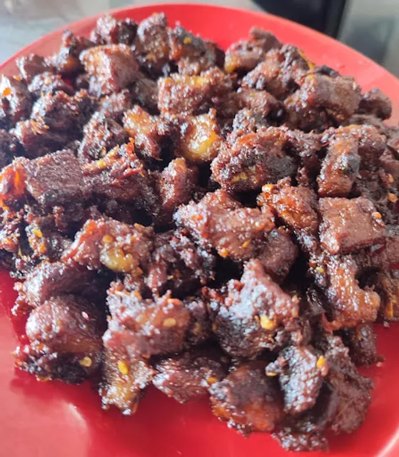 Bakut dan sate babi lepas