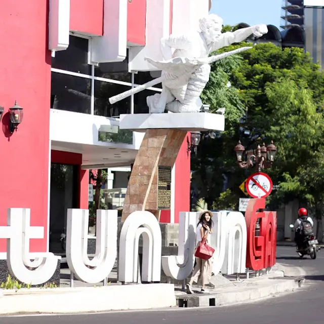 Santi's Cake Spiku Kenari HR Muhammad