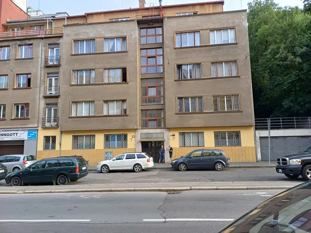 flat 18 minutes from Vaclavske namesti