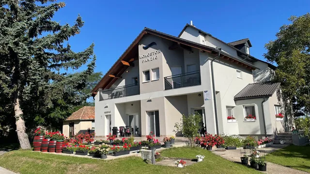 Monostor Panzió