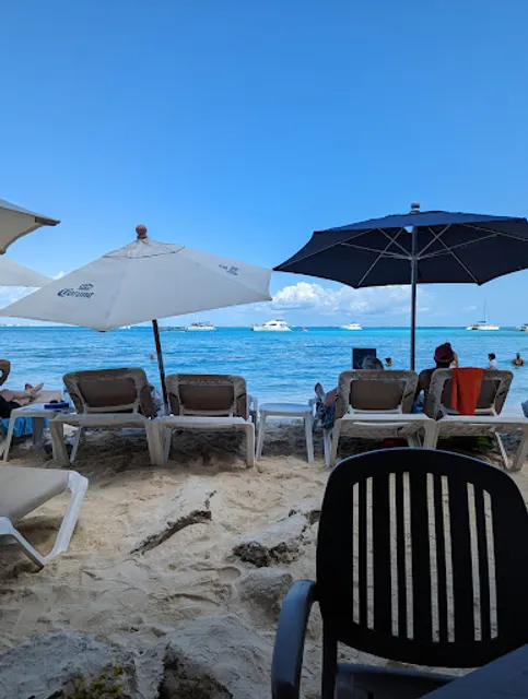 Chimbo's Beach Restaurant & Bar