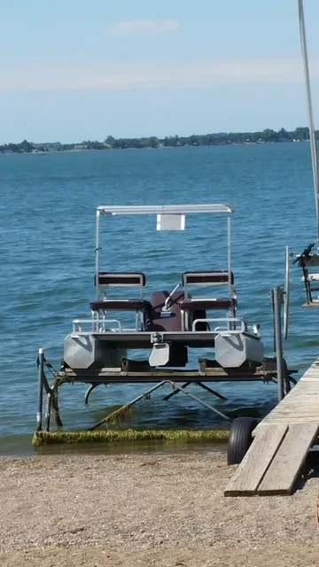 Arlington Beach Resort Cabins and Boathouse Bar & Grill