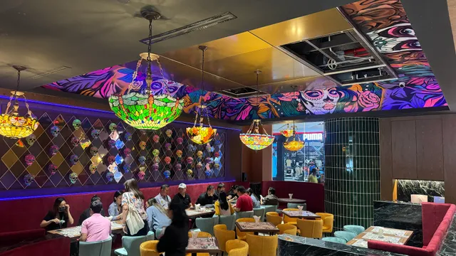 Chica Bonita Elegante - The Exchange TRX