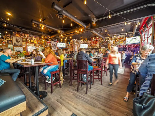 Leopold’s Tavern Calgary - Bowness