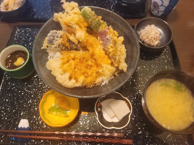 Sallys Tambayan Restobar