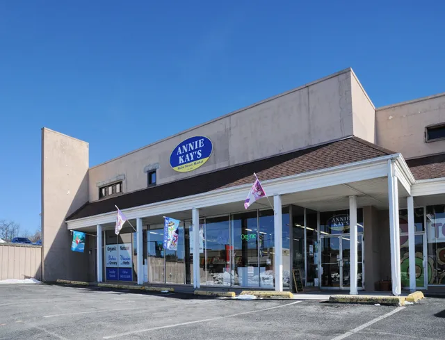 Annie Kay's Main Street Market