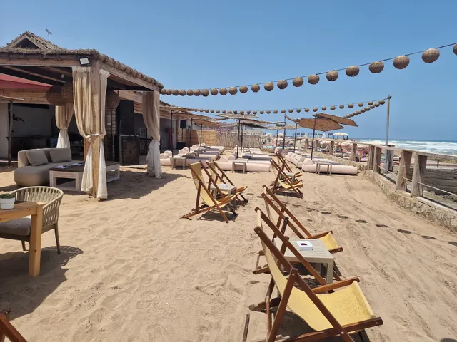 LA PLAGE X LE PILOTIS